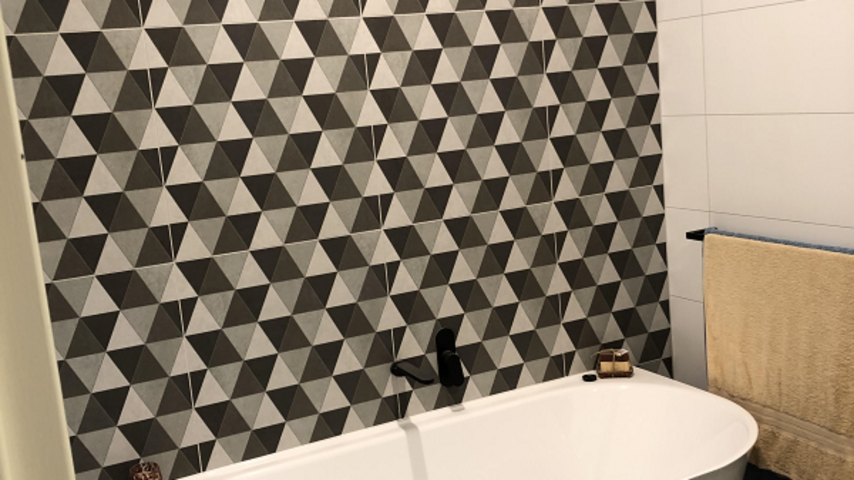 bathroom wall tiles - itile bathrooms nt